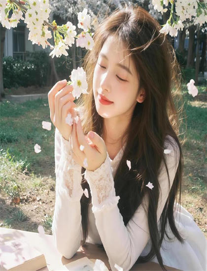 形容女人气质优雅漂亮的句子_漂亮的保姆韩国5免费观看视频中文版_九九精品超级碰视频